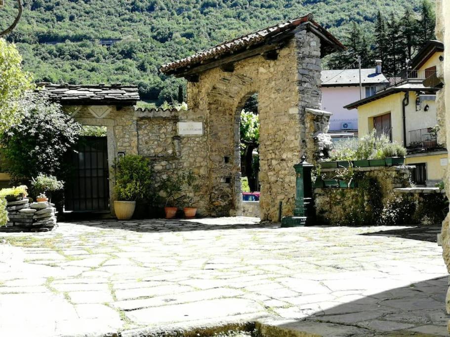 L'Antico Borgo, Un Mix Di Storia E Romanticismo Villa Lierna Eksteriør billede